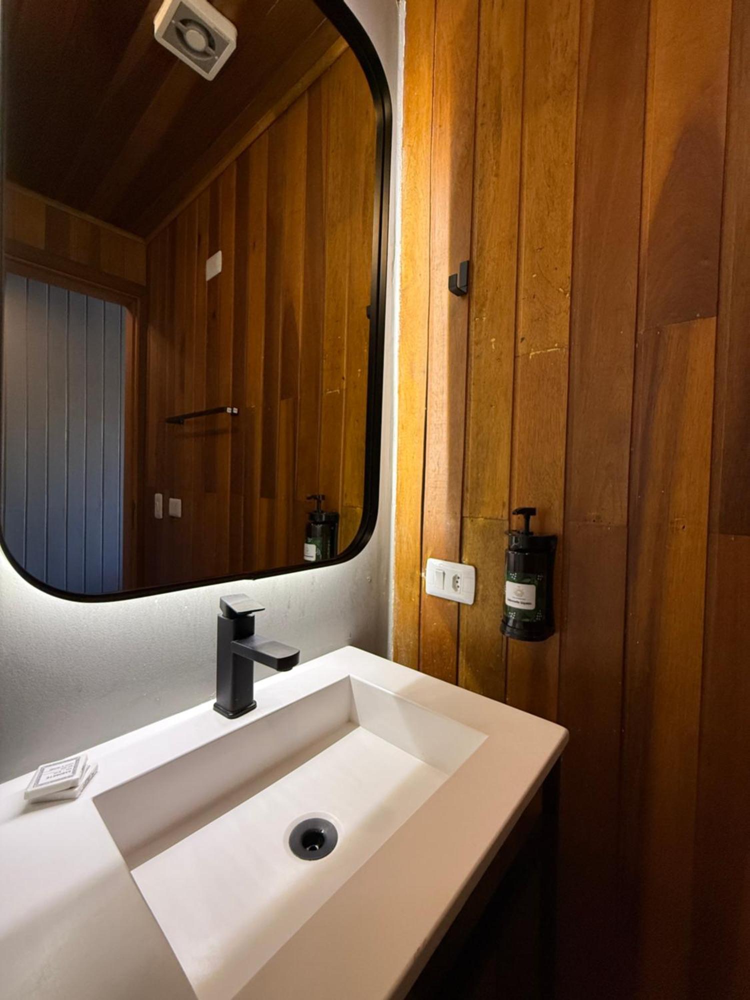 Deluxe Room,1722925130:JPEG