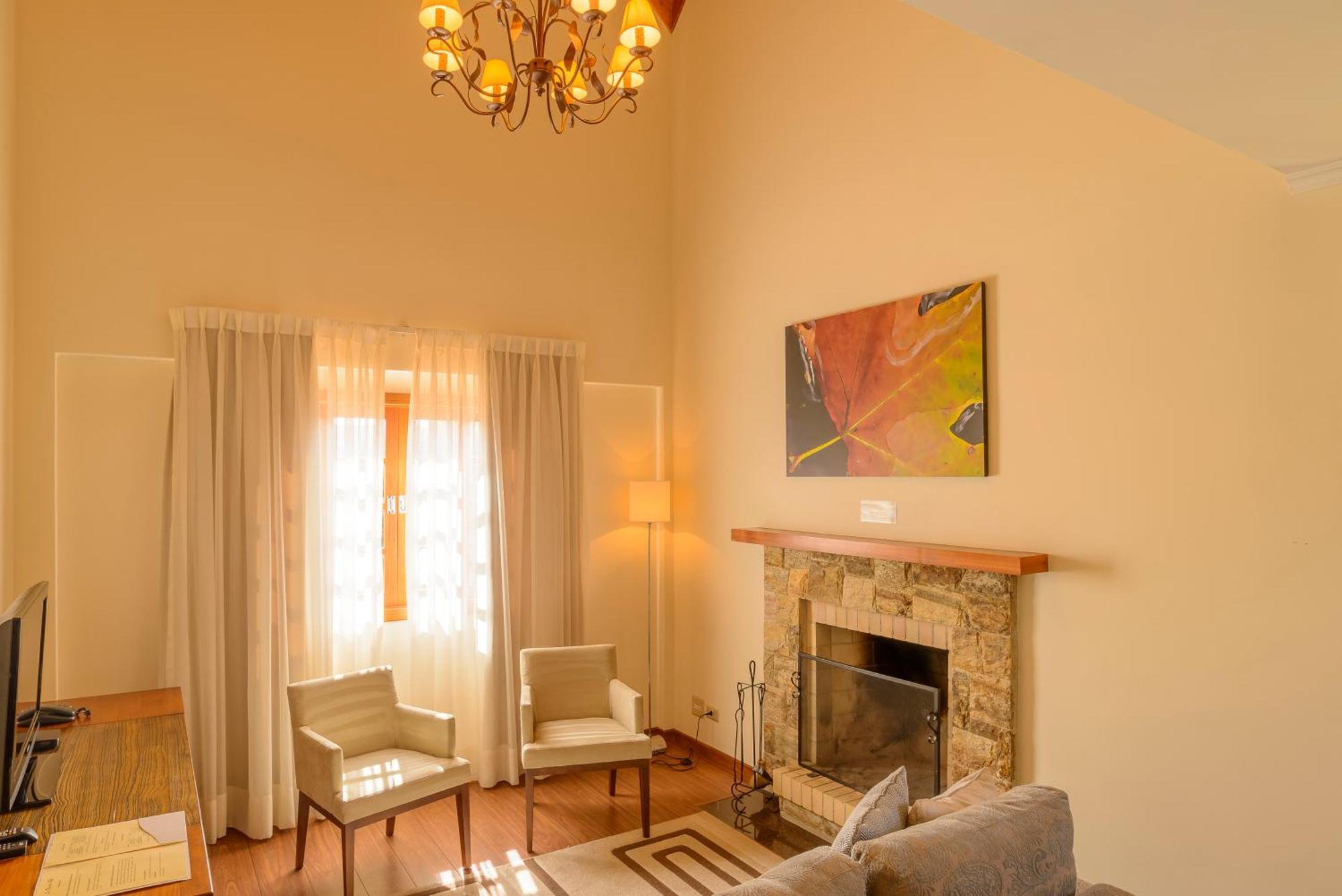 Duplex Suite with Spa Bath and Fireplace,698627253:JPEG